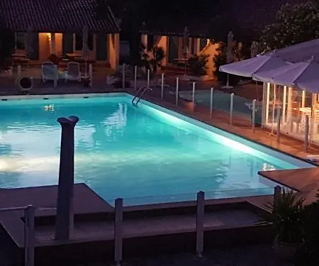 L'auberge Camarguaise 3* Σαιντ-Μαρί-ντε-λα-Μερ